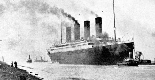 El Titanic colisionó contra un iceberg-0