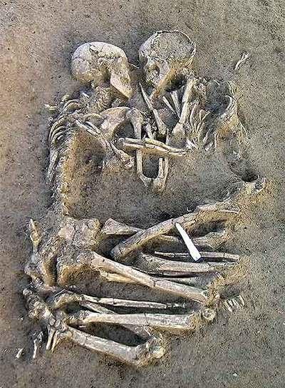 Amor eterno: hallan una pareja que está abrazada desde hace 6 mil años-0