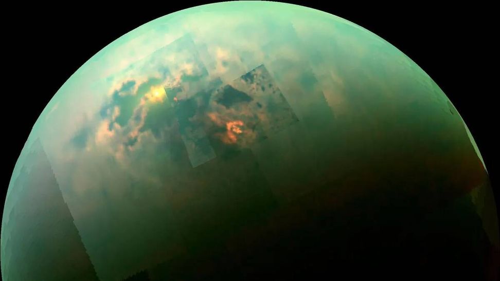 El brillo del sol en un océano de Titán.