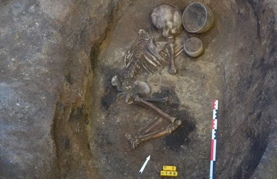 Arqueólogos descubrieron los restos de una comunidad familiar de 3800 años de antigüedad.