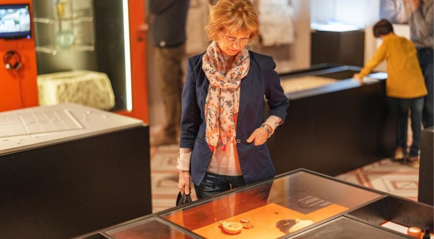 Descubren en Grecia lentes de aumento de 2700 años de antigüedad