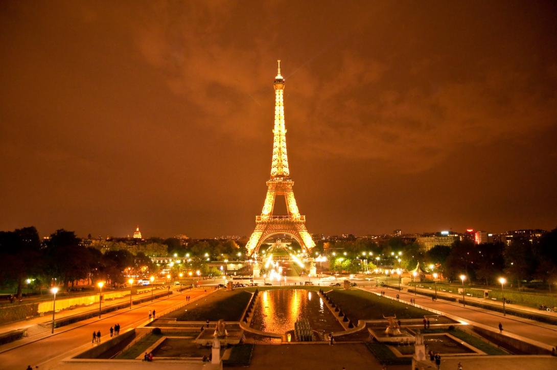 Se inaugura oficialmente la torre Eiffel-0