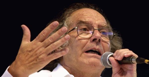 El argentino Adolfo Pérez Esquivel recibe el Premio Nobel de la Paz-0