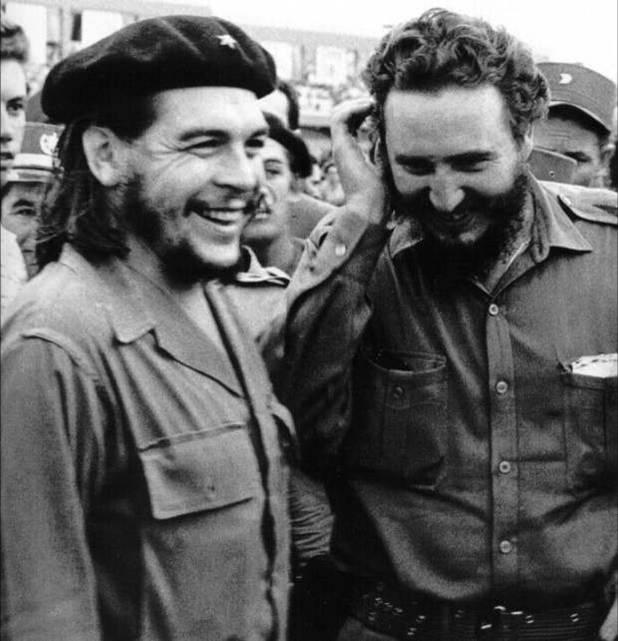 Fidel Castro lee la carta de despedida del Che Guevara-0
