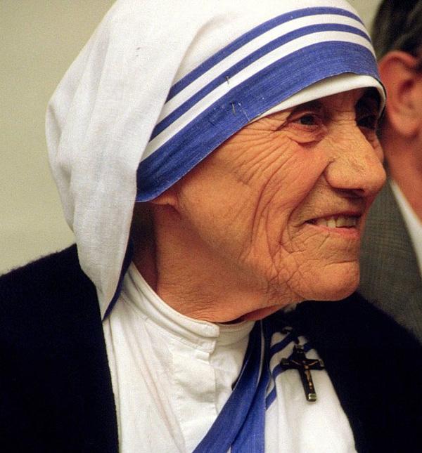 La Madre Teresa es beatificada por Juan Pablo II-0