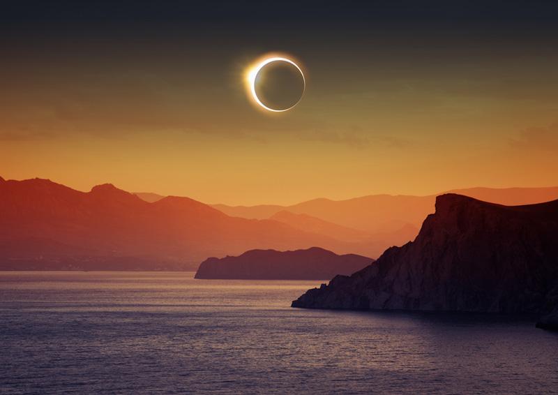 El cielo celebra a la mujer en su día con un eclipse total de Sol-0