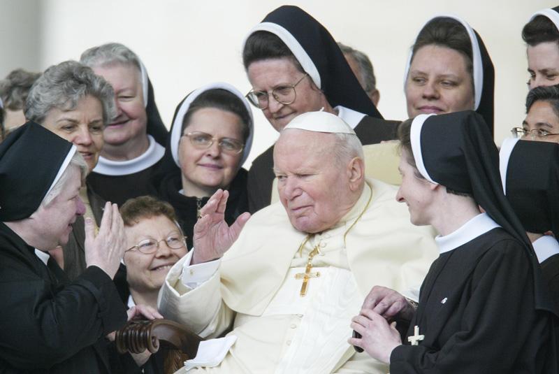 Juan Pablo II al desnudo: cientos de cartas evidencian su "intensa" amistad con una mujer-0