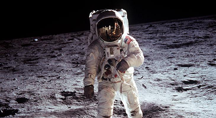 El primer ser humano pisa la Luna-0