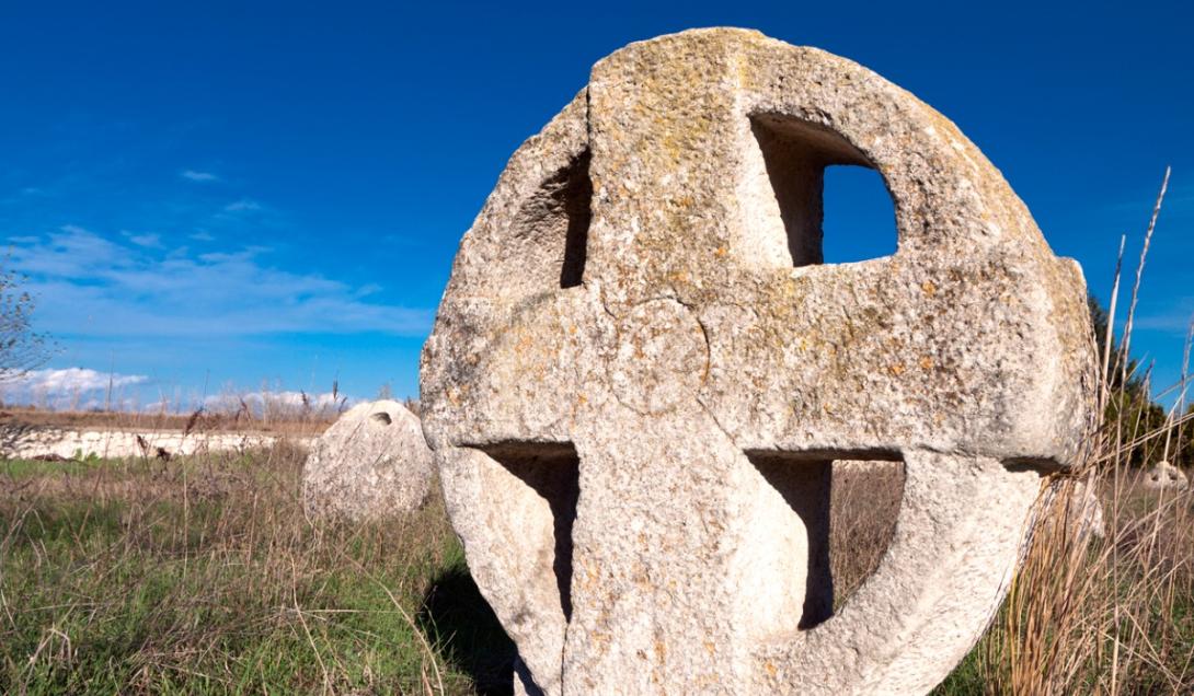 Descubren milenarias tumbas de caballeros templarios en Reino Unido (IMÁGENES)-0
